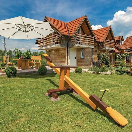 2 Bedroom Cozy Home In Licko Lesce Екстер'єр фото